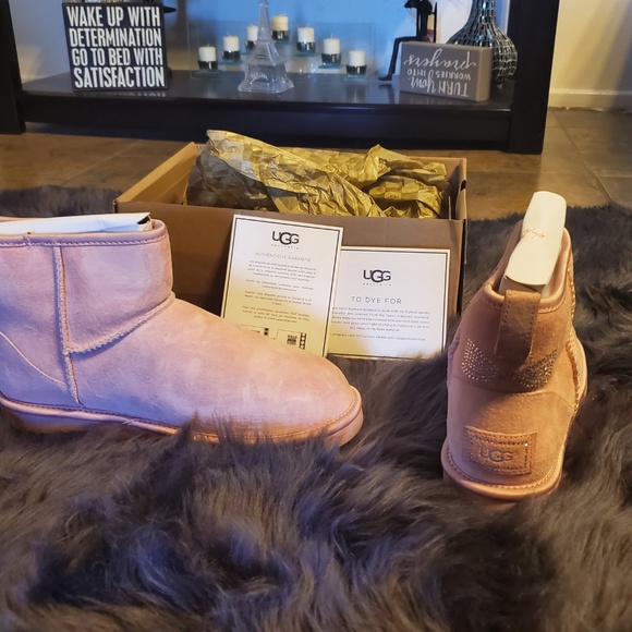 UGG Australia Womens Classic Mini Crystal Bow Boot - Picture 4 of 5